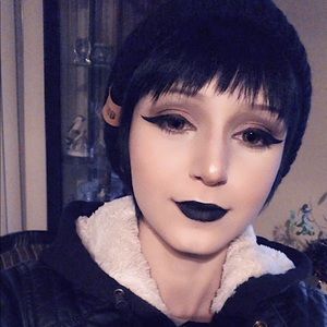 Meet your Posher, Maeve